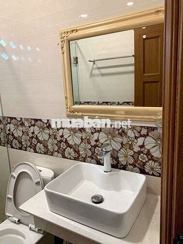 Căn Hộ Ban Công, Thang Máy , Khu Vực An Ninh _ Ngay Phan Xích Long ✅️
