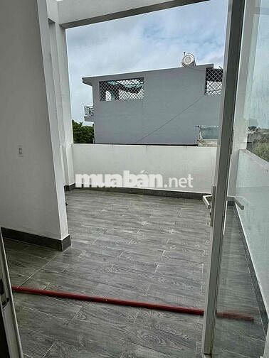 Nhà 3 lầu + Sân Thượng ! SHR Hoàn Công ! Hướng Đông ! Đường nhựa 10m