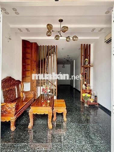 Nhà 3 lầu + Sân Thượng ! SHR Hoàn Công ! Hướng Đông ! Đường nhựa 10m