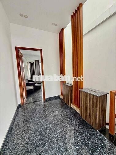 Nhà 3 lầu + Sân Thượng ! SHR Hoàn Công ! Hướng Đông ! Đường nhựa 10m