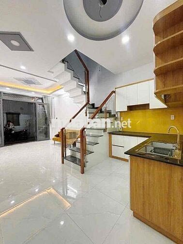 Nhà bán ngay Chiến Lược- Dt: 4x10- nhà đúc 2 tầng- Chỉ 3.xtỷ