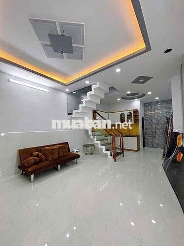 Nhà bán ngay Chiến Lược- Dt: 4x10- nhà đúc 2 tầng- Chỉ 3.xtỷ