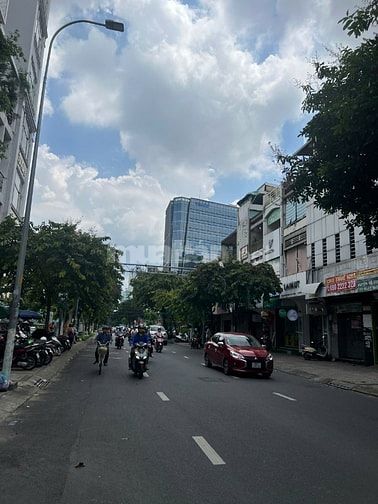 Chính chủ cho thue gấp nhà mặt tiền đường Nguyễn Đình Chiểu Quận 3
