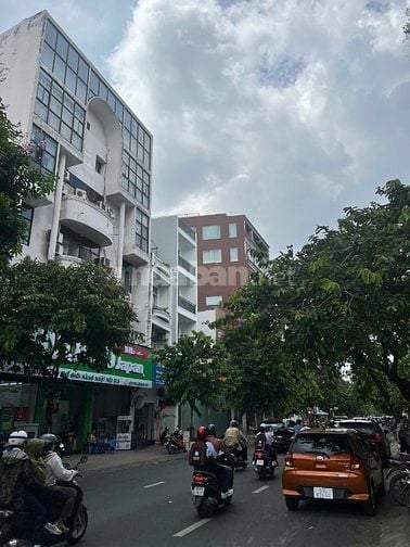 Chính chủ cho thue gấp nhà mặt tiền đường Nguyễn Đình Chiểu Quận 3