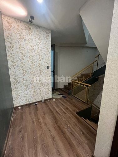 Chính chủ cho thue gấp nhà mặt tiền đường Nguyễn Đình Chiểu Quận 3