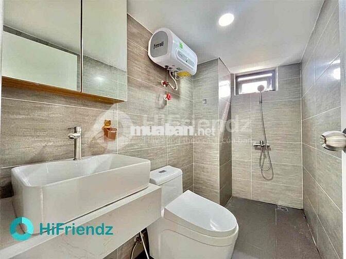 Căn hộ Full nội thất, ban công, Gần đh Hutech, UTH, UEF, toà thang máy