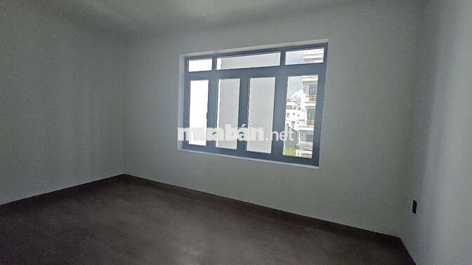 Bán nhà 1 trệt 1 lửng 3 lầu 4 phòng 5 tolet