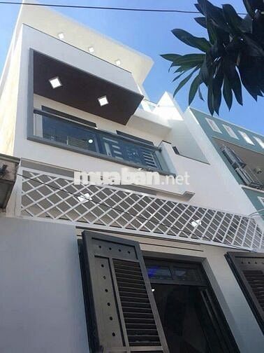 Ngang 4,5m dài 11,5m. 3 tầng, oto vào nhà. Kế Lê Văn Quới. Chỉ 5,7 tỷ