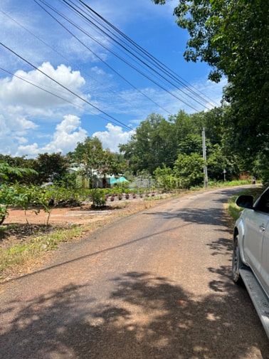Đất chính chủ, Đối diện nhà văn hoá