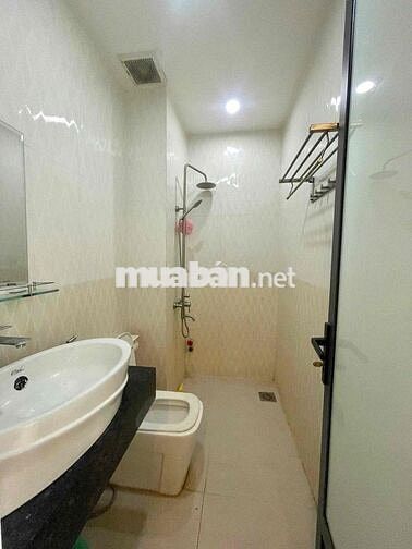 Cho Thuê Căn Hộ Ban Công Siêu Đẹp Thoáng Ngay Chợ Bến Thành Q1