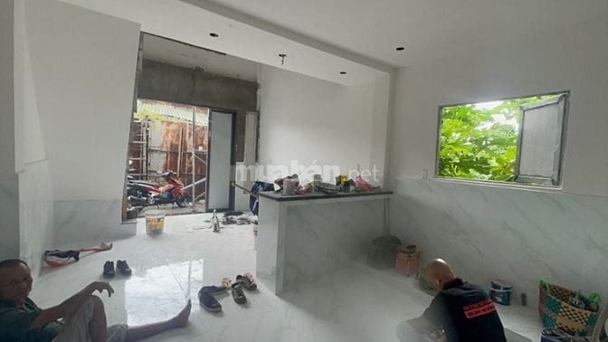 BÁN GẤP NHÀ MỚI 1 TRỆT 1 LẦU 4x12,3PN + SÂN TRƯỚC RỘNG 4x3M HXH
