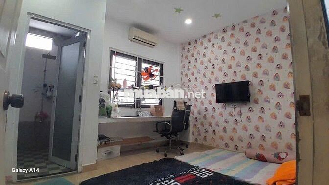 Ngang 4,5m dài 11,5m. 3 tầng, oto vào nhà. Kế Lê Văn Quới. Chỉ 5,7 tỷ