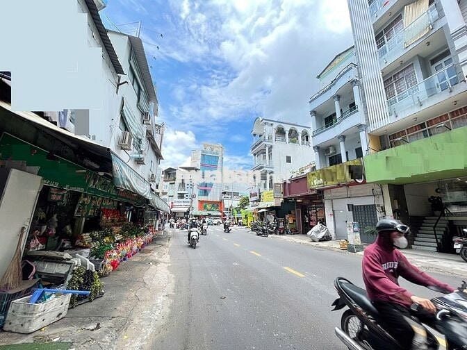 Mặt Tiền Đường Nguyễn Thái Bình Ngay Ngã Ba Xuân Diệu.