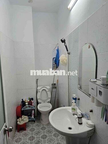 Cho Thuê Nhà Gần Chợ Cầu Đồng DT 180m2 1Trệt 3Lầu 4Pn 3Wc Sân Thượng