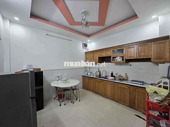 Cho Thuê Nhà Gần Chợ Cầu Đồng DT 180m2 1Trệt 3Lầu 4Pn 3Wc Sân Thượng
