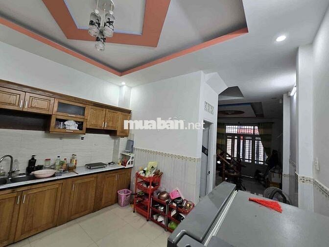 Cho Thuê Nhà Gần Chợ Cầu Đồng DT 180m2 1Trệt 3Lầu 4Pn 3Wc Sân Thượng