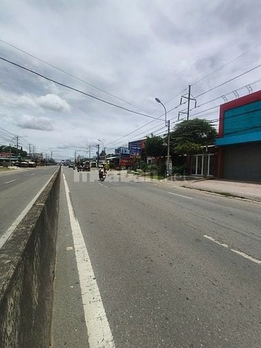 🌹 Nhà mặt tiền QL1A, TT Bến Lức, 10x90m, sổ hồng riêng, giá cực rẻ