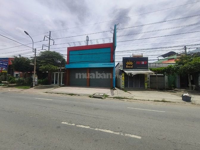 🌹 Nhà mặt tiền QL1A, TT Bến Lức, 10x90m, sổ hồng riêng, giá cực rẻ