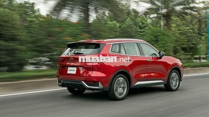 Territory Titanium X màu đỏ xe sẵn giao ngay + KM