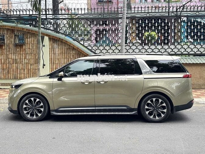 Kia Carnival 2.2D Signature Model 2023
