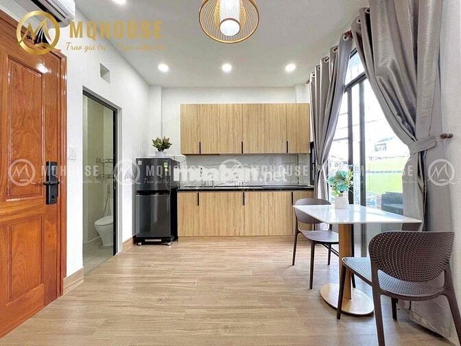 STUDIO BAN CÔNG FULL NỘI THẤT ĐI BỘ ĐẾN ĐẠI HỌC CÔNG NGHIỆP