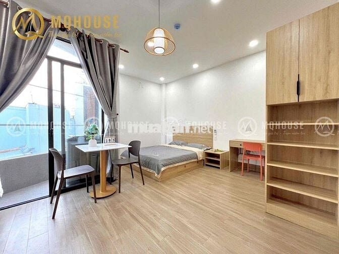STUDIO BAN CÔNG FULL NỘI THẤT ĐI BỘ ĐẾN ĐẠI HỌC CÔNG NGHIỆP