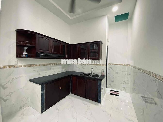 Cho thuê nhà mới xây 2 lầu, 4PN, ngay Coopmart Quang Trung