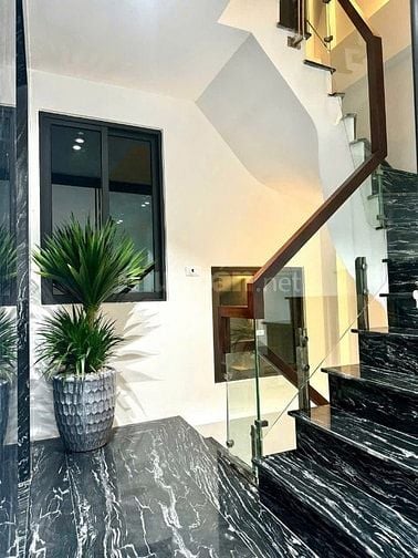 Siêu phẩm Hồng Tiến 8 tầng thang máy vỉa hè đường 17m kinh doanh