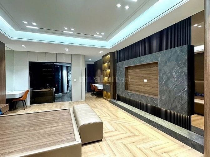 Siêu phẩm Hồng Tiến 8 tầng thang máy vỉa hè đường 17m kinh doanh