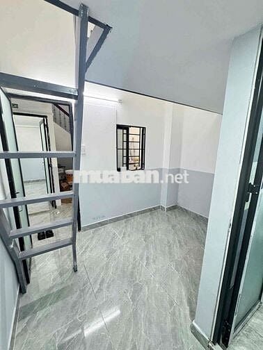 Phòng trọ gác cao cửa sổ thoáng gần ngã tư hàng xanh