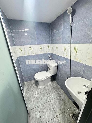Phòng trọ gác cao cửa sổ thoáng gần ngã tư hàng xanh