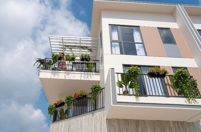 Nhà ở thương mại giá chỉ 21 triệu/m2 DTSD 180m2 1trệt 2lầu, 3pn, 4wc