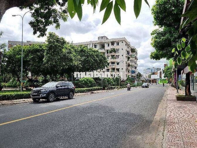 Sát vách CV Gia Định, 42m2, 2.7 tỉ, cc 675 Nguyễn Kiệm, Phú Nhuận.