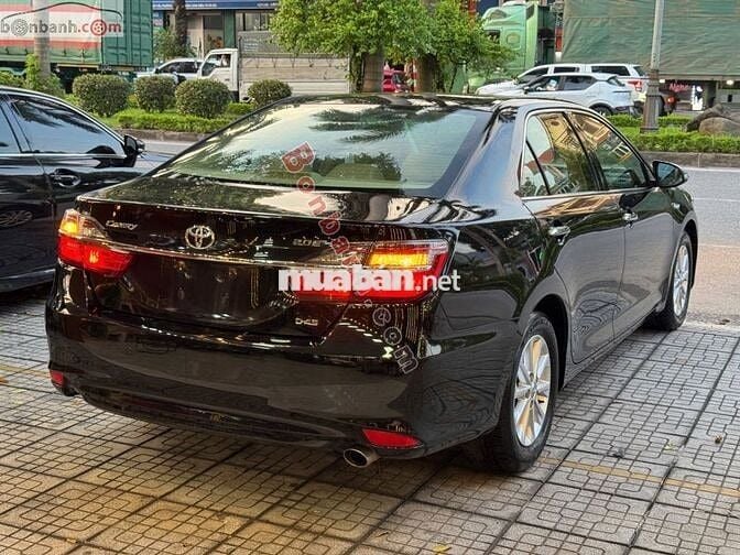 Toyota Camry 2.0E sản xuất 2016