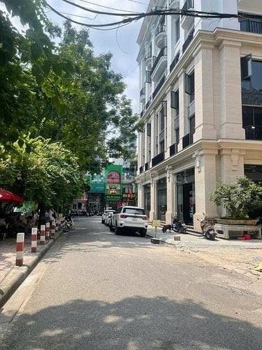 Cho thuê 3 tầng MT phố đường Láng, Đống Đa, Hà Nội, 40tr 