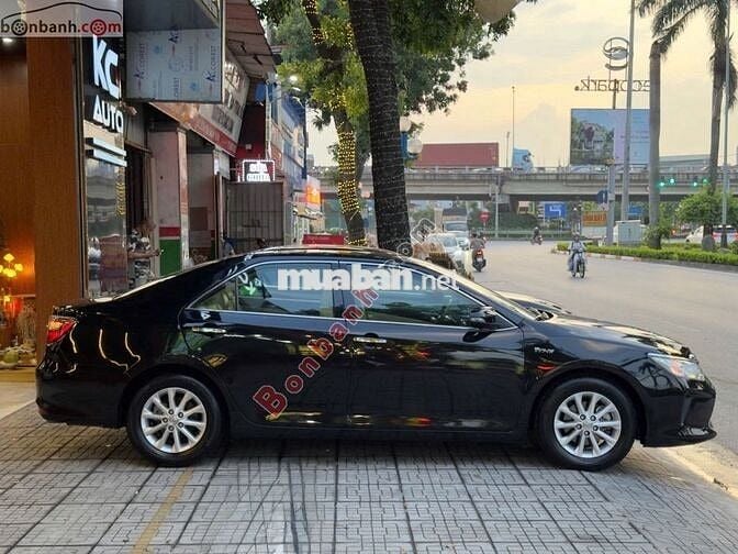 Toyota Camry 2.0E sản xuất 2016