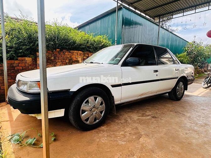 Toyota Camry 1990 - 9999 km