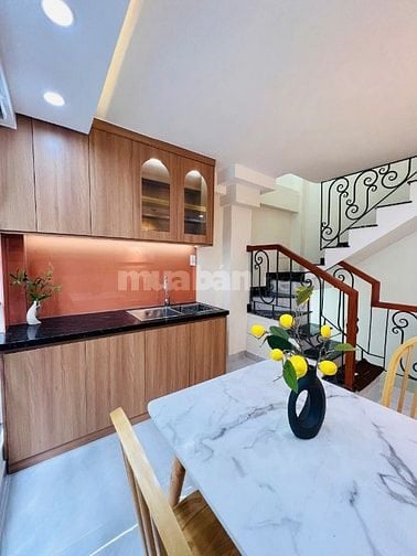 Bán nhà Nguyễn Thiện Thuật, P2, Quận 3, giá bán 3,950 tỷ, 3 lầu