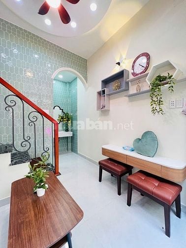 Bán nhà Nguyễn Thiện Thuật, P2, Quận 3, giá bán 3,950 tỷ, 3 lầu