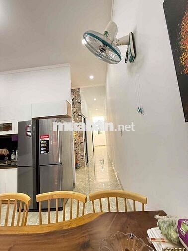 Bán gấp nhà full nội thất hẻm nhựa C1 8m đường Y Wang, Phường Eakao