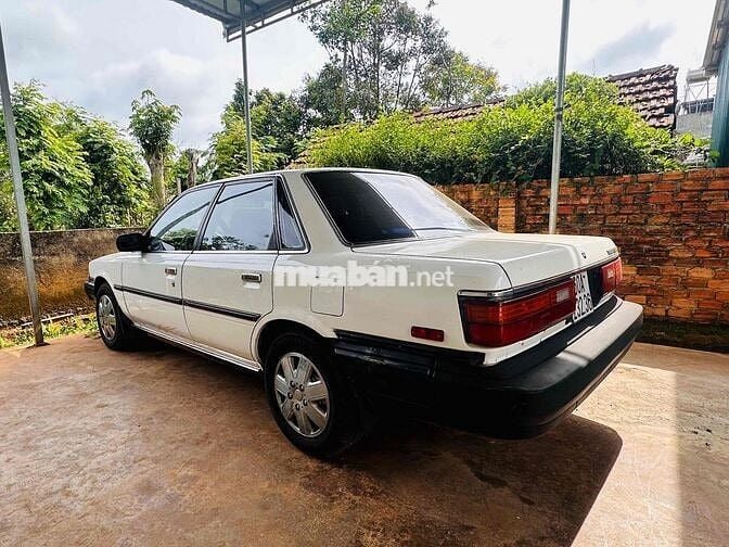 Toyota Camry 1990 - 9999 km