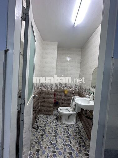 Nhà trọ 30m2 đường Phạm Văn Hai Q. Tân Bình, gần chợ PV2