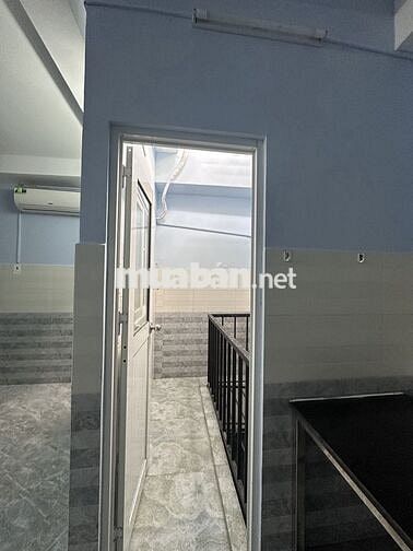 Nhà trọ 30m2 đường Phạm Văn Hai Q. Tân Bình, gần chợ PV2