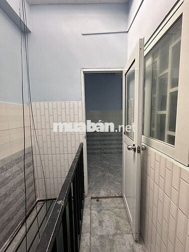 Nhà trọ 30m2 đường Phạm Văn Hai Q. Tân Bình, gần chợ PV2