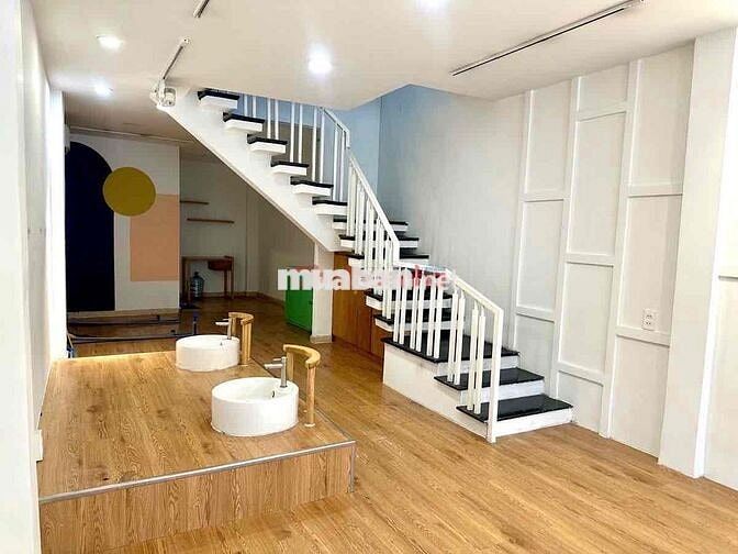 Cho thuê nhà mặt tiền kinh doanh đa ngành 3.5 x15 Quận 1