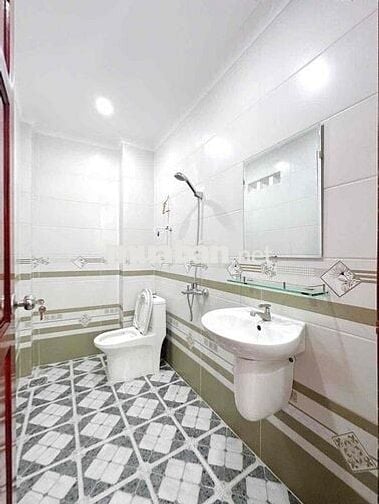 Nhà Trệt Lầu 2pngu, hoàn công, hẻm 138 Trần Hưng Đạo