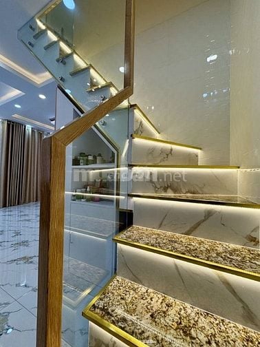 Bán nhanh nhà Phạm Văn hai Phường 5 Tân Bình,DT 3.5x11, 41m2, 4 tầng, 