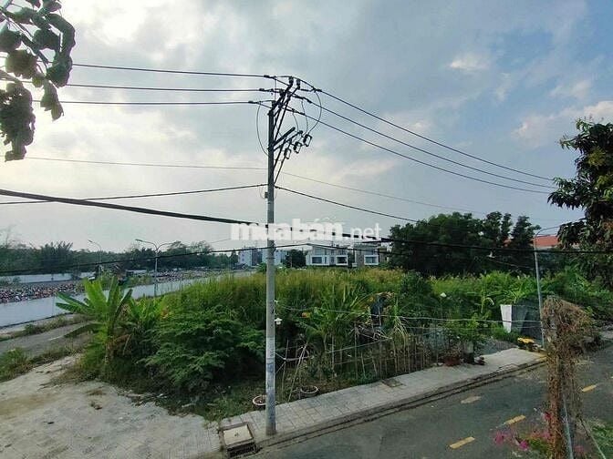 Phòng trọ ban công ngay phạm hùng nối dài kdc đại phúc