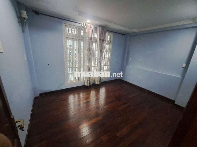 Nhà mặt tiền 30m, dt 100m2 cho 4 lầu, 1 trệt, 1 hầm gửi xe ô tô