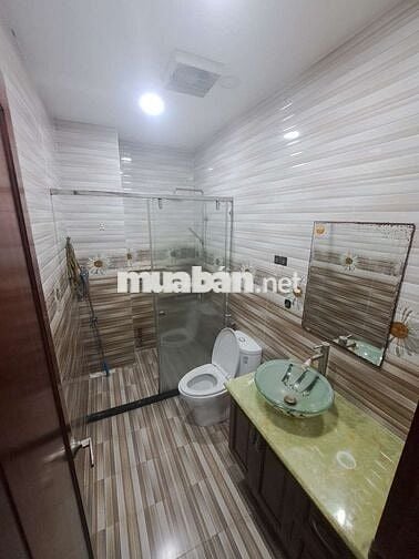 Nhà mặt tiền 30m, dt 100m2 cho 4 lầu, 1 trệt, 1 hầm gửi xe ô tô